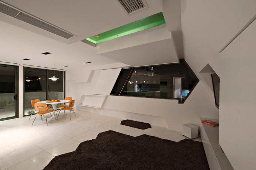 The Hive Apartment / ITN Architects