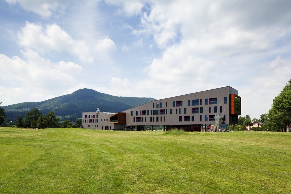 Miura Hotel / Labor 13