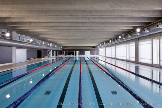 Piscina Cubierta Atmella / Pich-Aguilera Architects