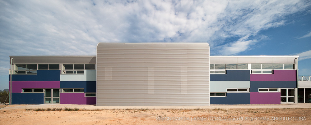 Swimming Pool / Pich-Aguilera Architects