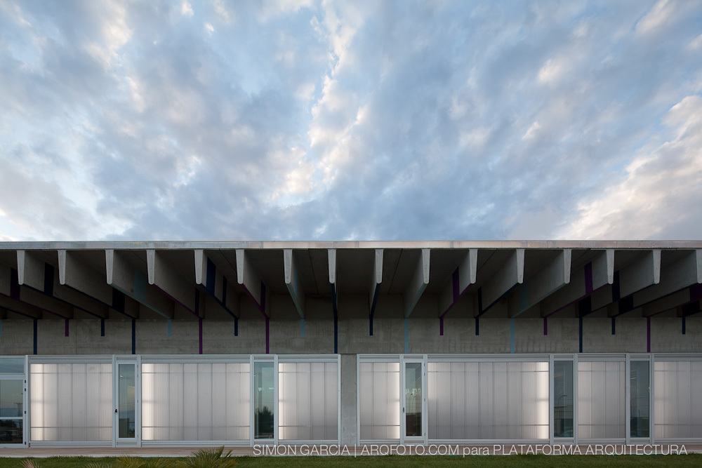 Swimming Pool / Pich-Aguilera Architects