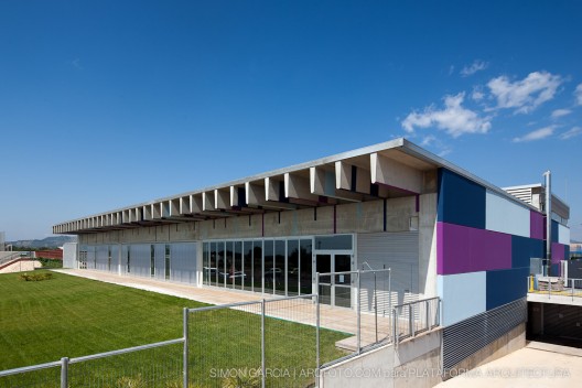 Piscina Cubierta Atmella / Pich-Aguilera Architects