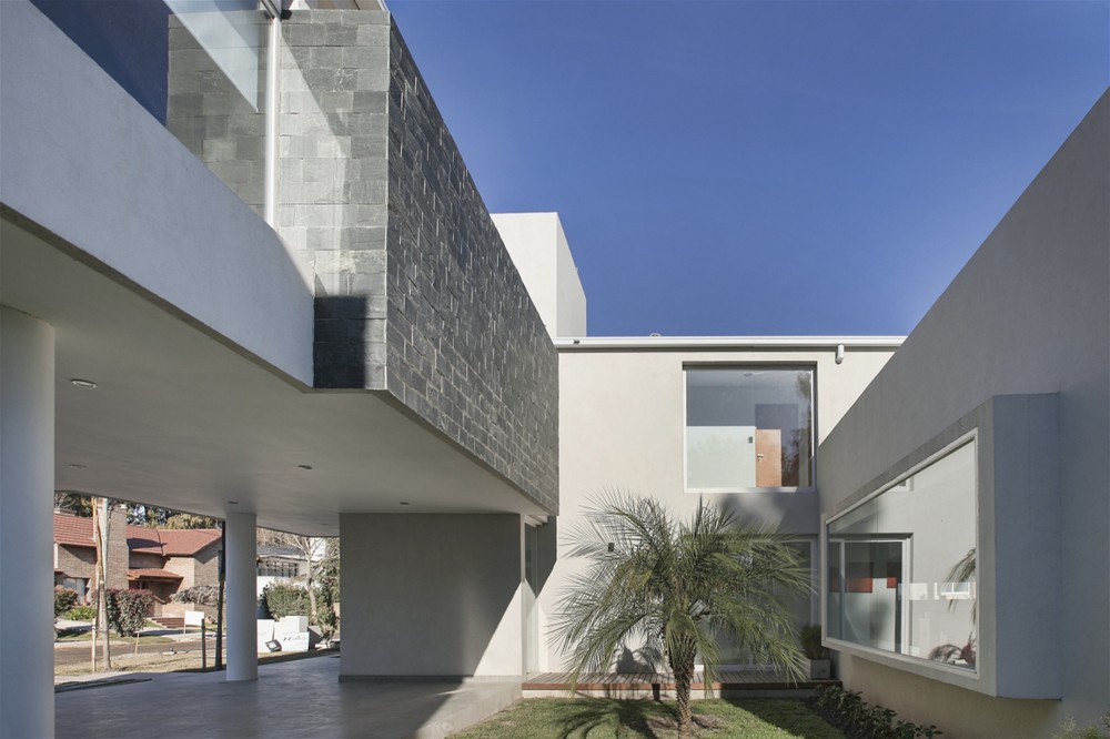 House RA / Pablo Anzilutti