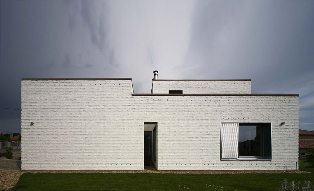 House in Dunaujvaros / ZSK Architects