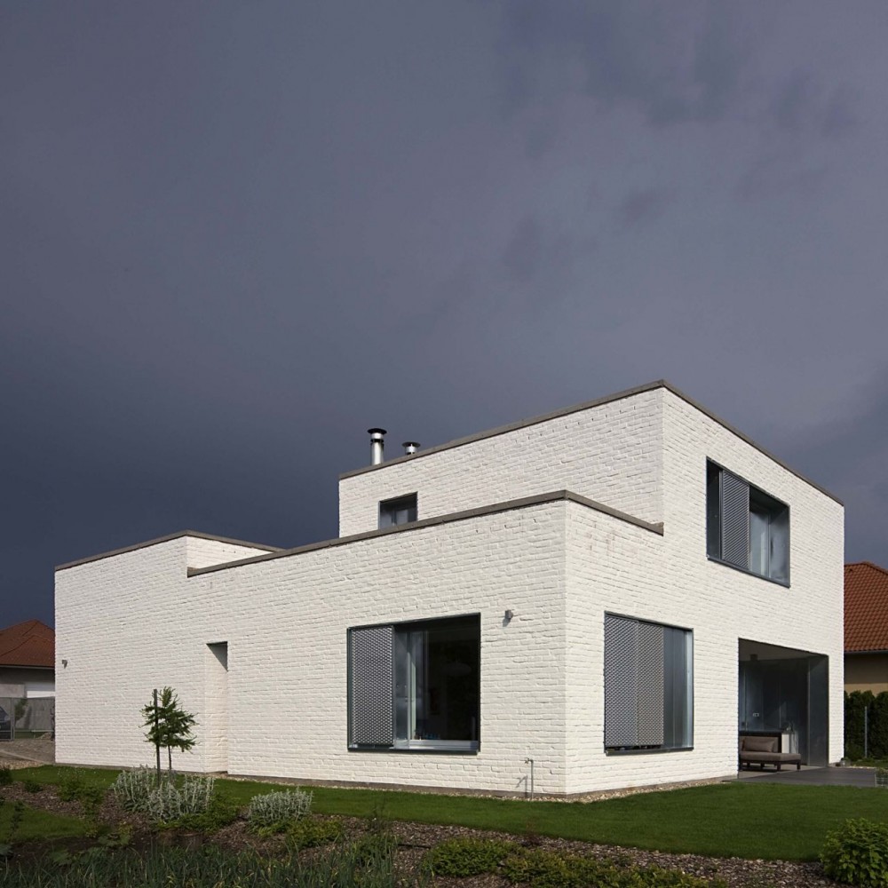 House in Dunaujvaros / ZSK Architects
