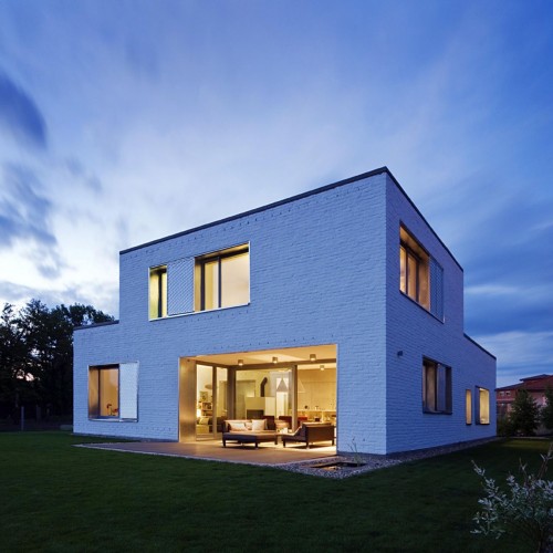 House in Dunaujvaros / ZSK Architects