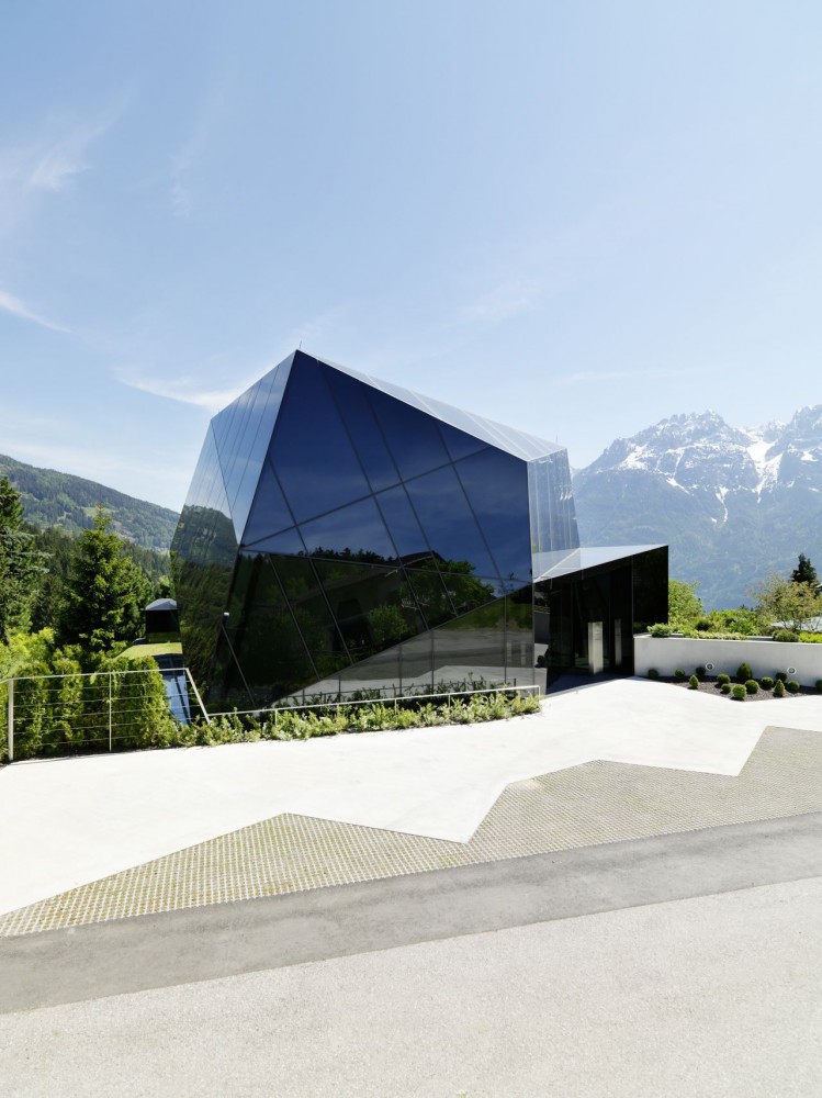 Seminar and Conference Cristal / MHM Architects