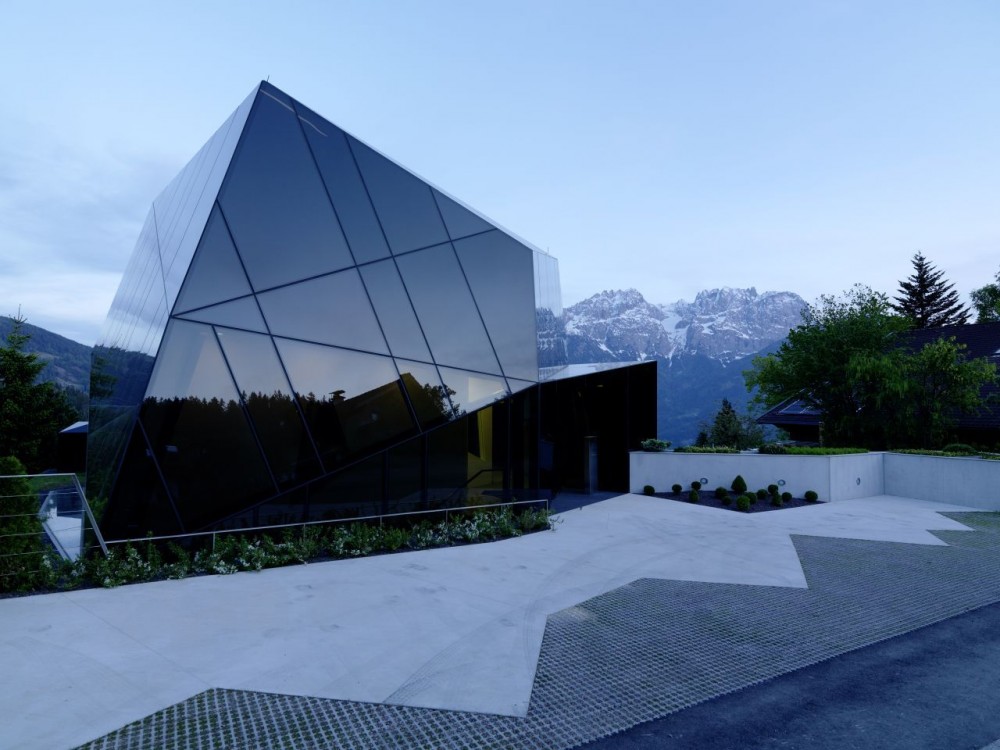 Seminar and Conference Cristal / MHM Architects