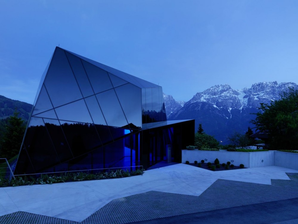 Seminar and Conference Cristal / MHM Architects