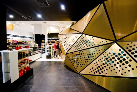 Frivole Prestige / Theza Architects