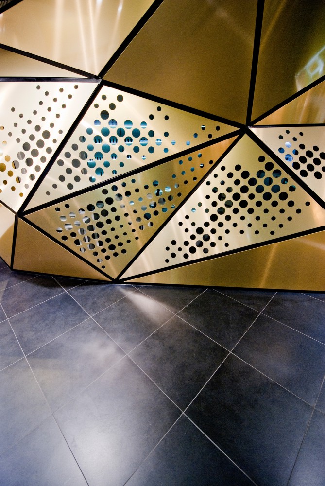 Frivole Prestige / Theza Architects