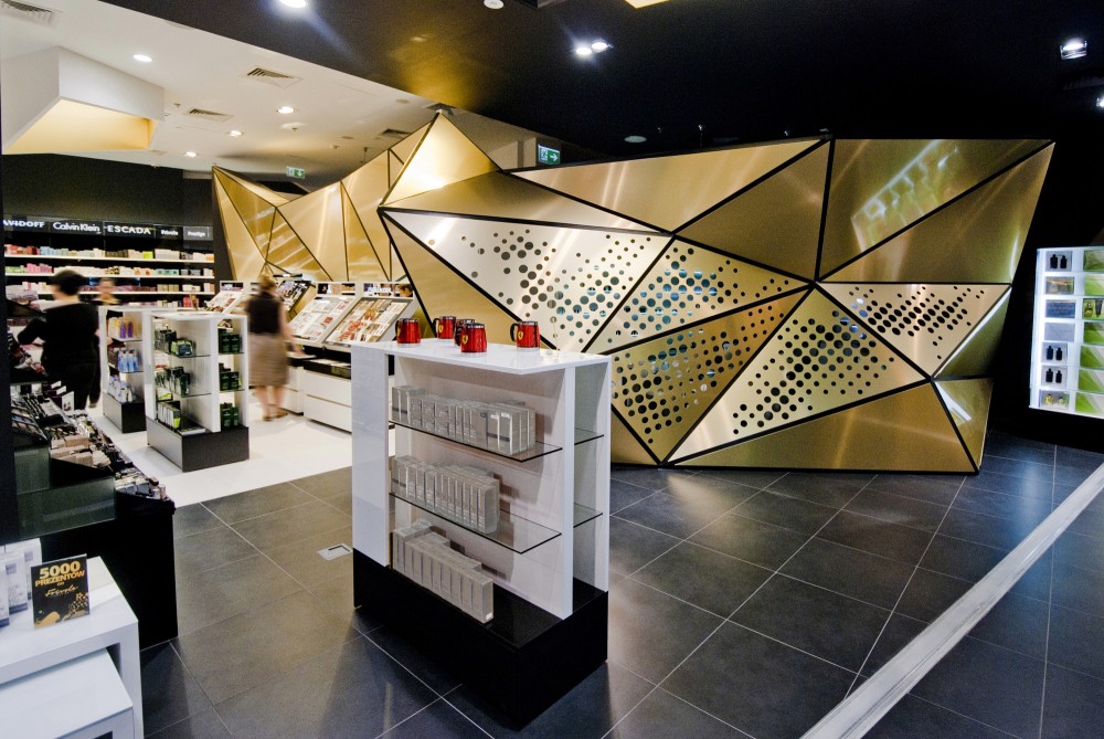 Frivole Prestige / Theza Architects