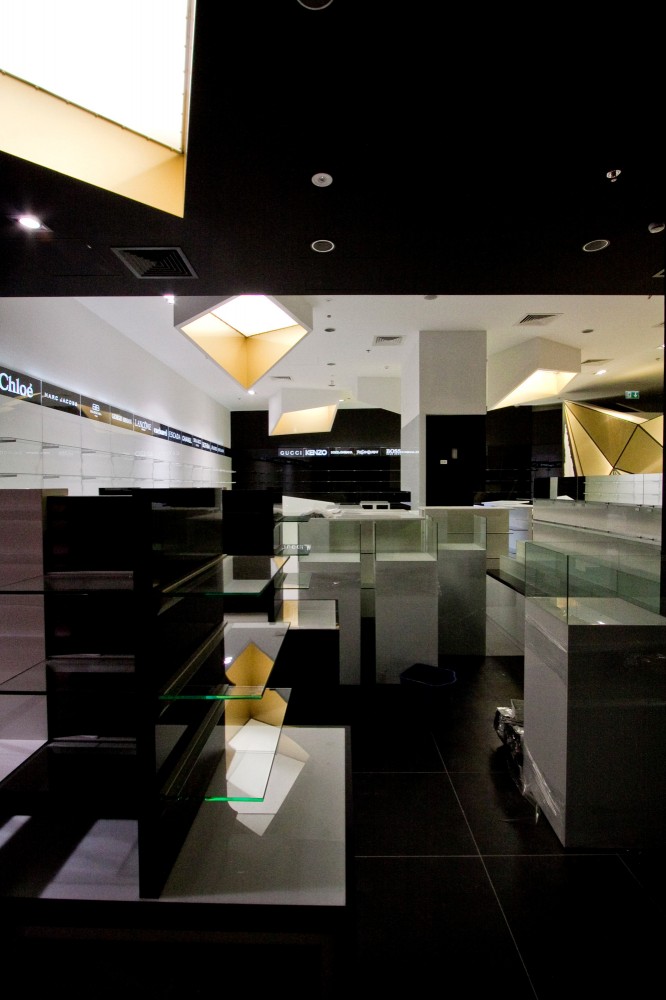 Frivole Prestige / Theza Architects