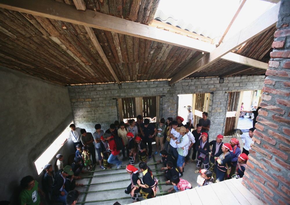 Ta Phin community house / 1+1>2