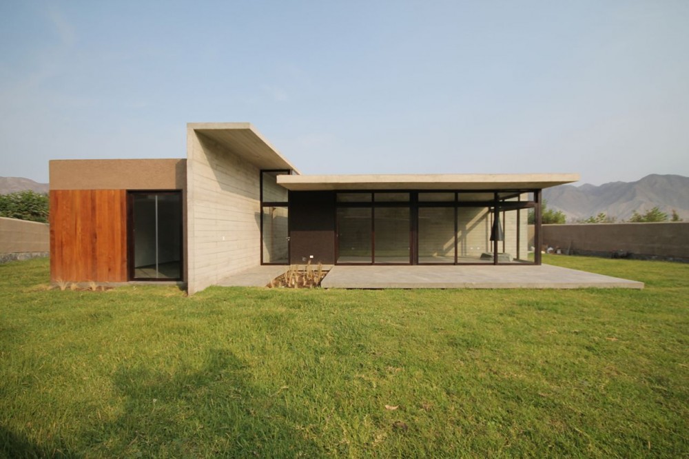 oZs0 House / Martin Dulanto