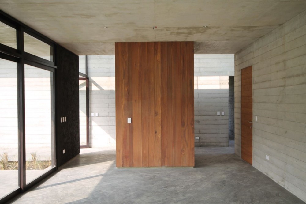 oZs0 House / Martin Dulanto