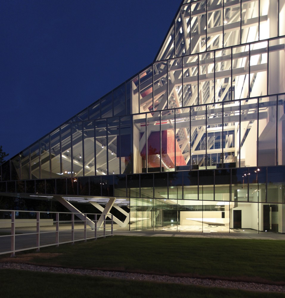 Unicredit Ţiriac Bank HQ / Westfourth Architecture