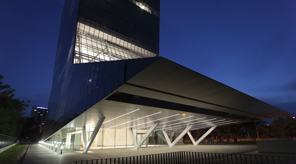Unicredit Ţiriac Bank HQ / Westfourth Architecture