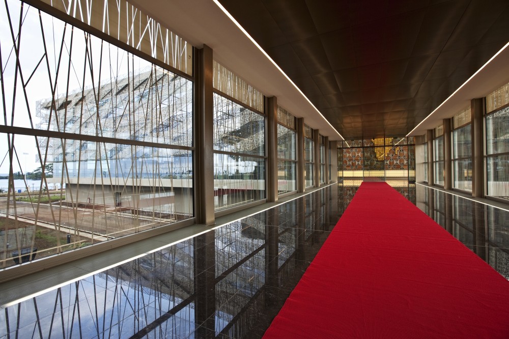 Sipopo Congress Center / Tabanlioglu Architects