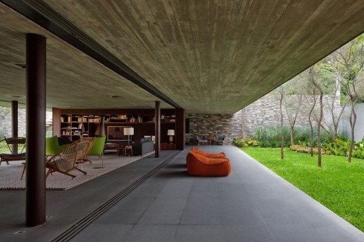 V4 house / Studio mk27 - Marcio Kogan + Renata Furlanetto