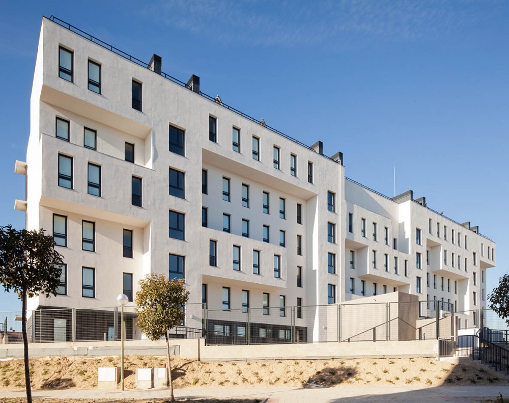 42 Social Housing in the New District of Barajas / B10+N Architects