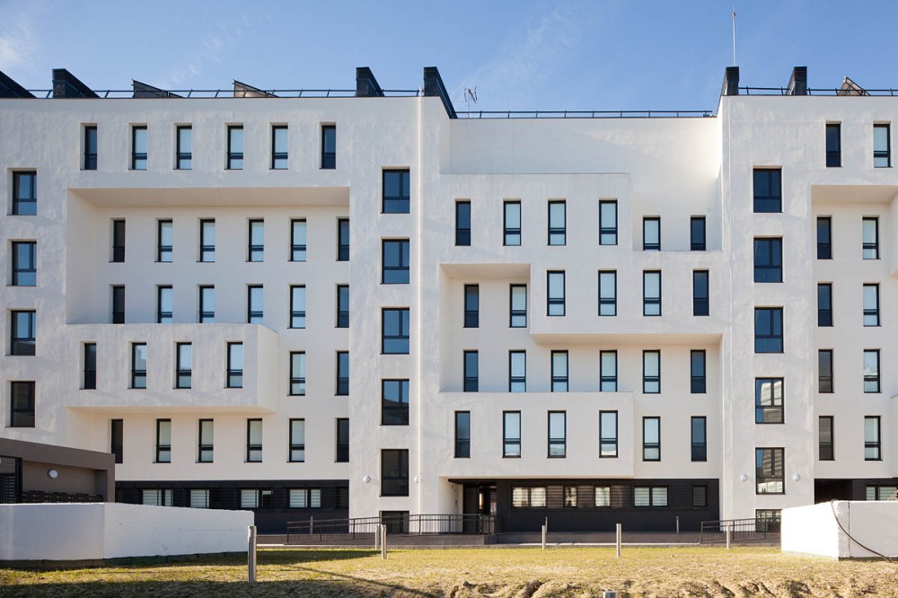 42 Social Housing in the New District of Barajas / B10+N Architects
