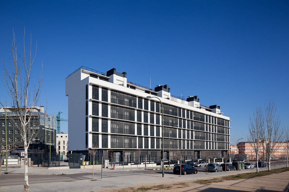 42 Social Housing in the New District of Barajas / B10+N Architects