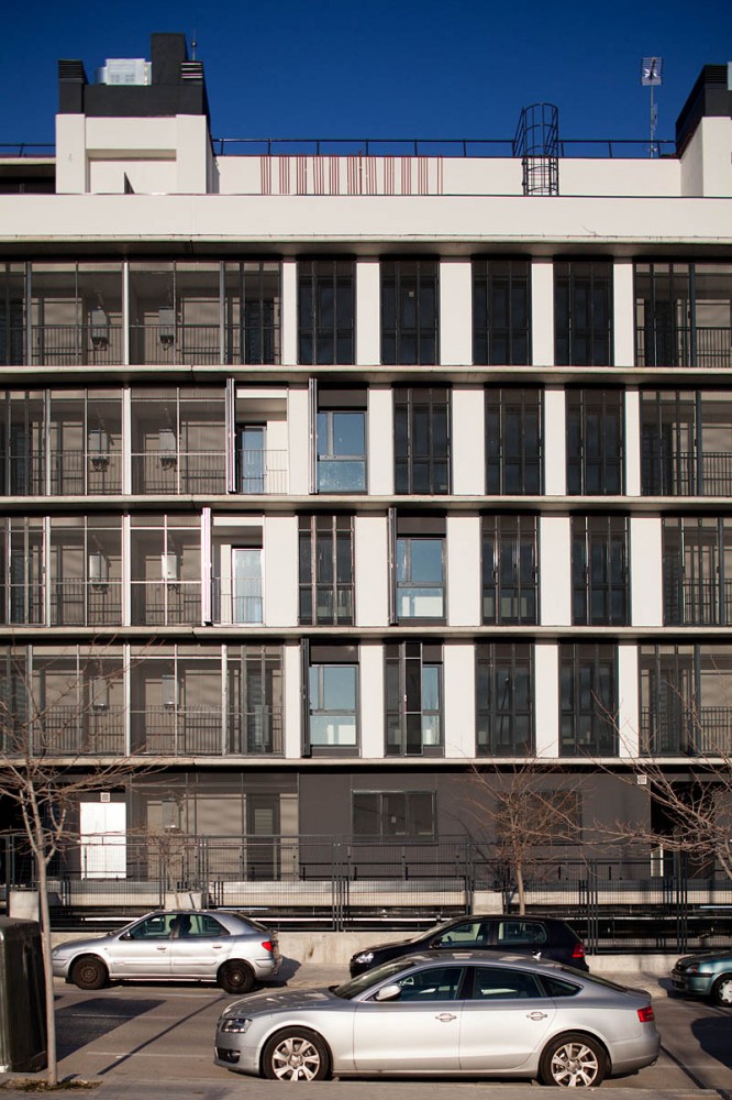42 Social Housing in the New District of Barajas / B10+N Architects