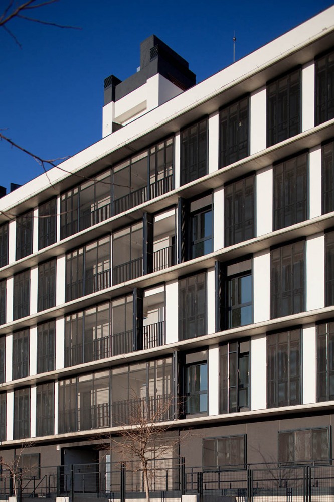 42 Social Housing in the New District of Barajas / B10+N Architects