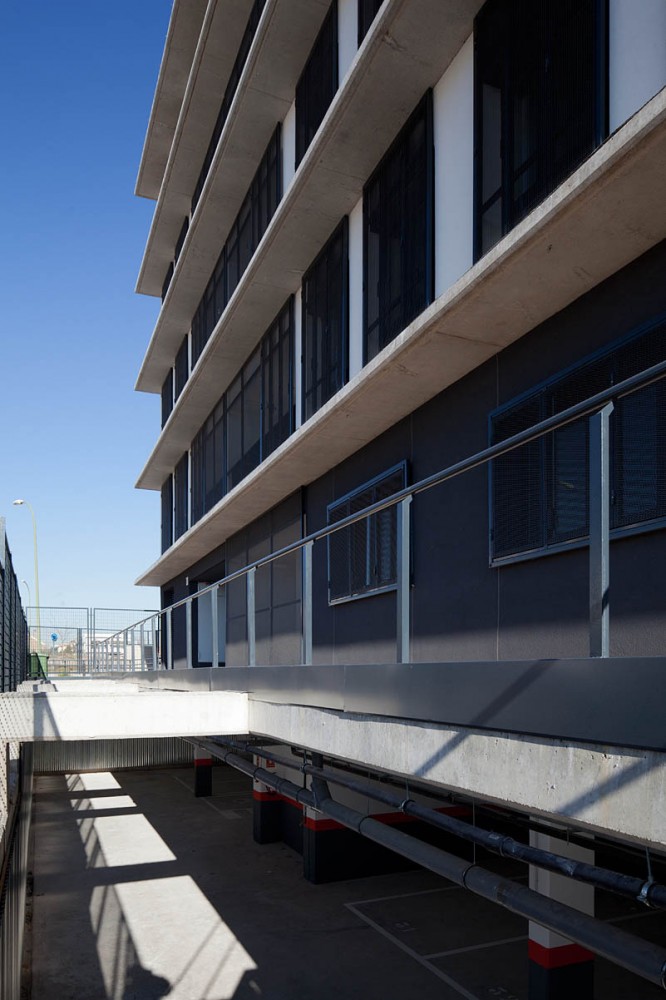 42 Social Housing in the New District of Barajas / B10+N Architects