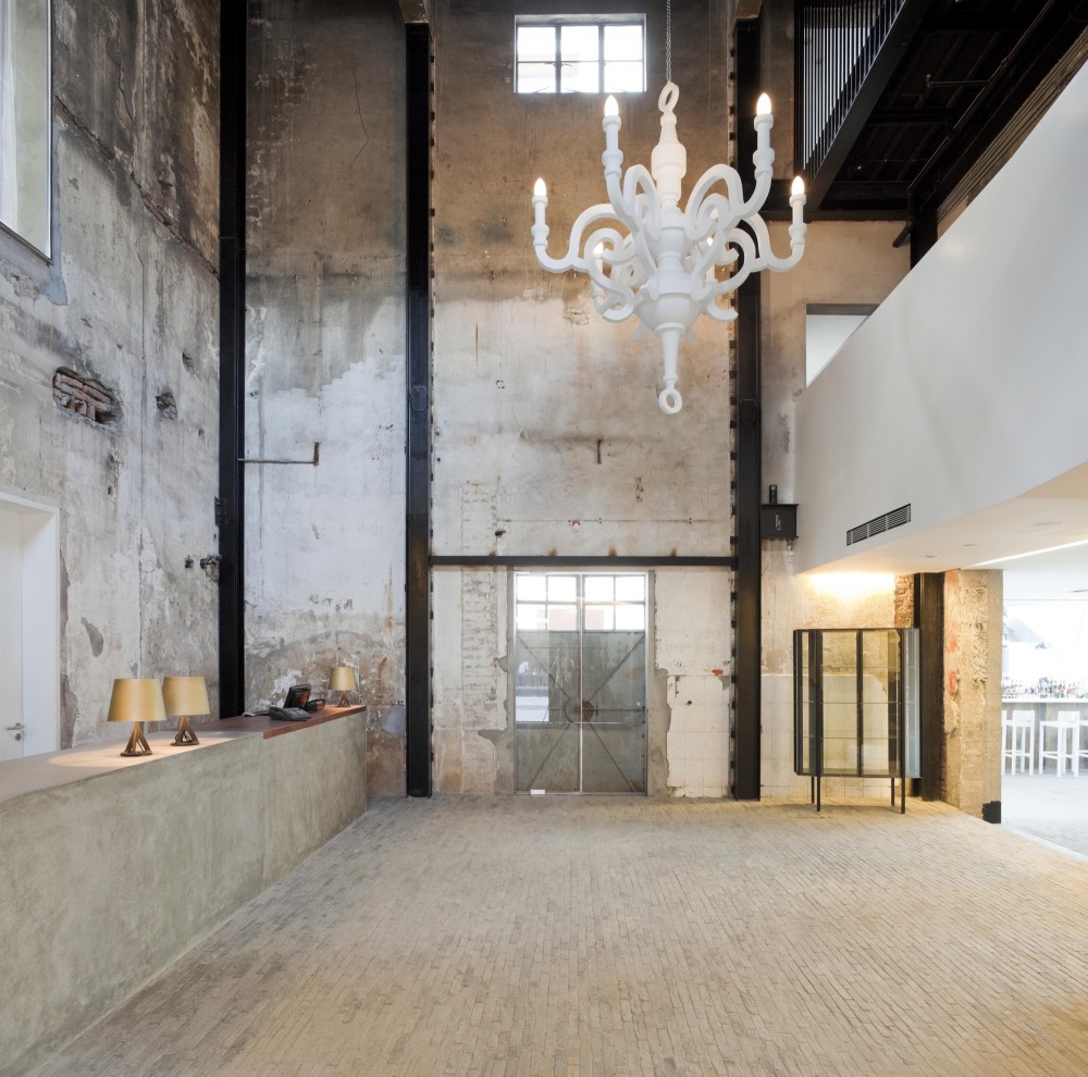 The Waterhouse at South Bund / Neri & Hu