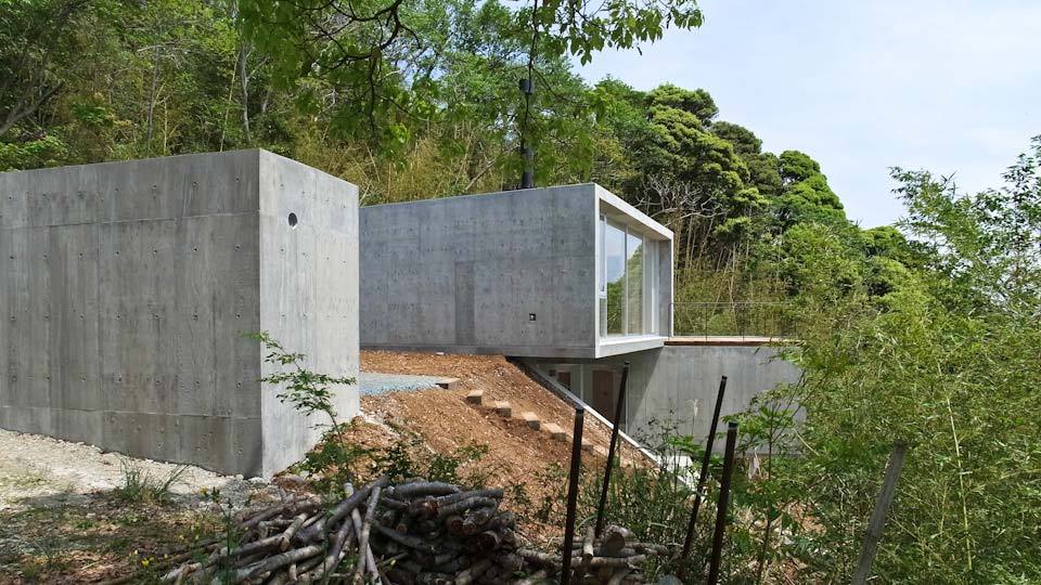 A House in Kisami / Florian Busch Architects