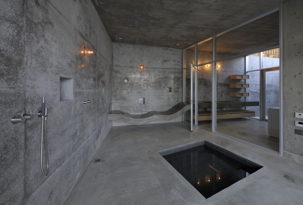A House in Kisami / Florian Busch Architects