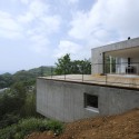 A House in Kisami / Florian Busch Architects A House in Kisami / Florian Busch Architects © Hiroyasu Sakaguchi (AtoZ)