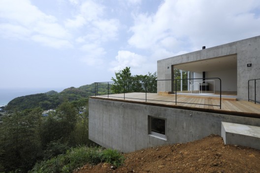 A House in Kisami / Florian Busch Architects