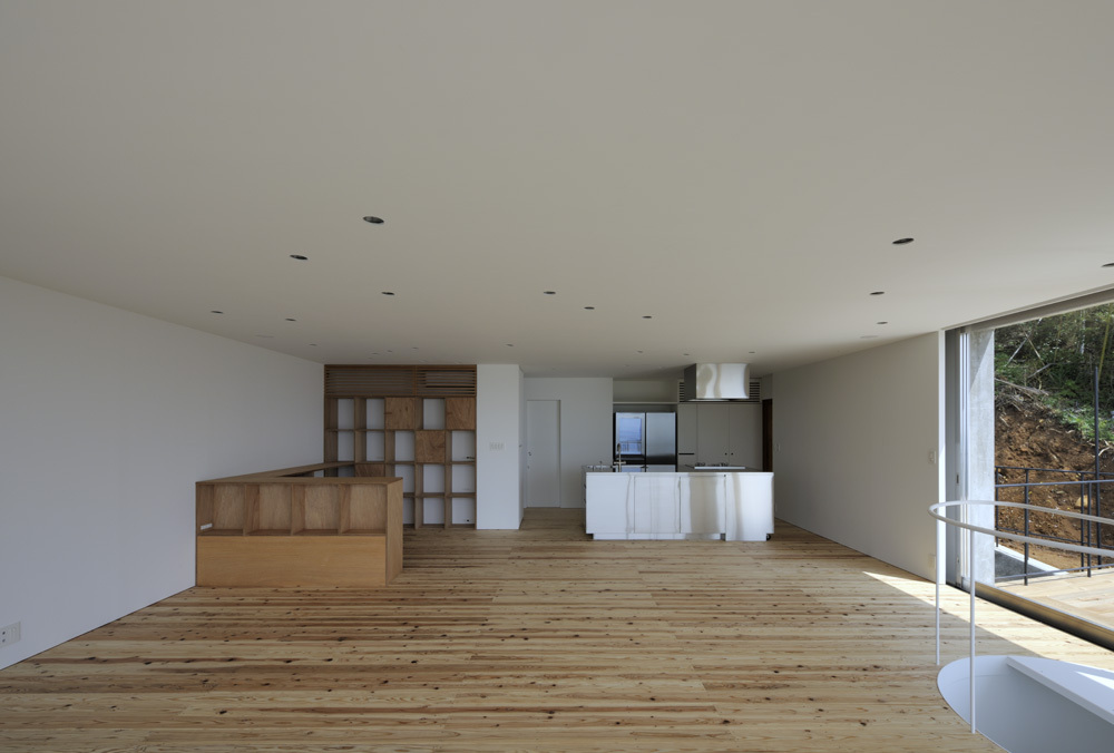 A House in Kisami / Florian Busch Architects
