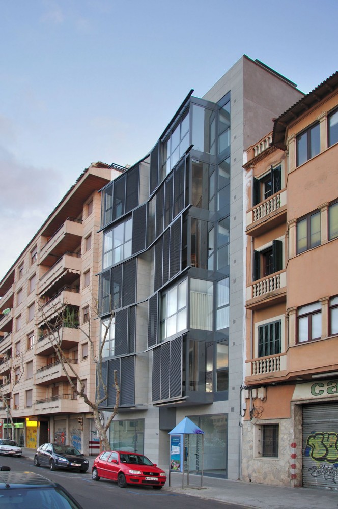 Housing Building at C/ Fontana / Duch-Pizá Arquitectos