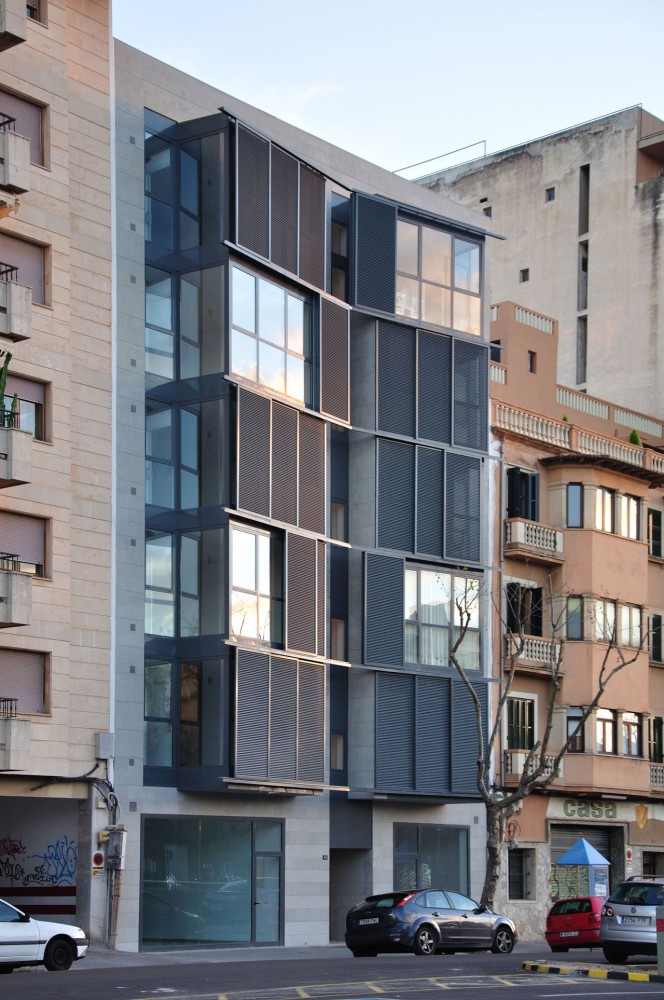 Housing Building at C/ Fontana / Duch-Pizá Arquitectos