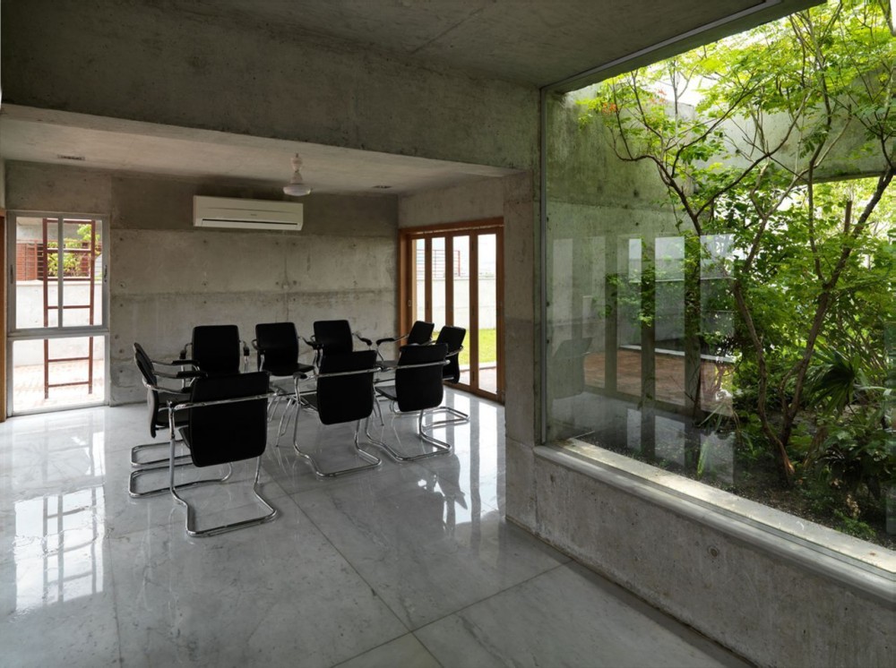 South Water Carees / Shatotto