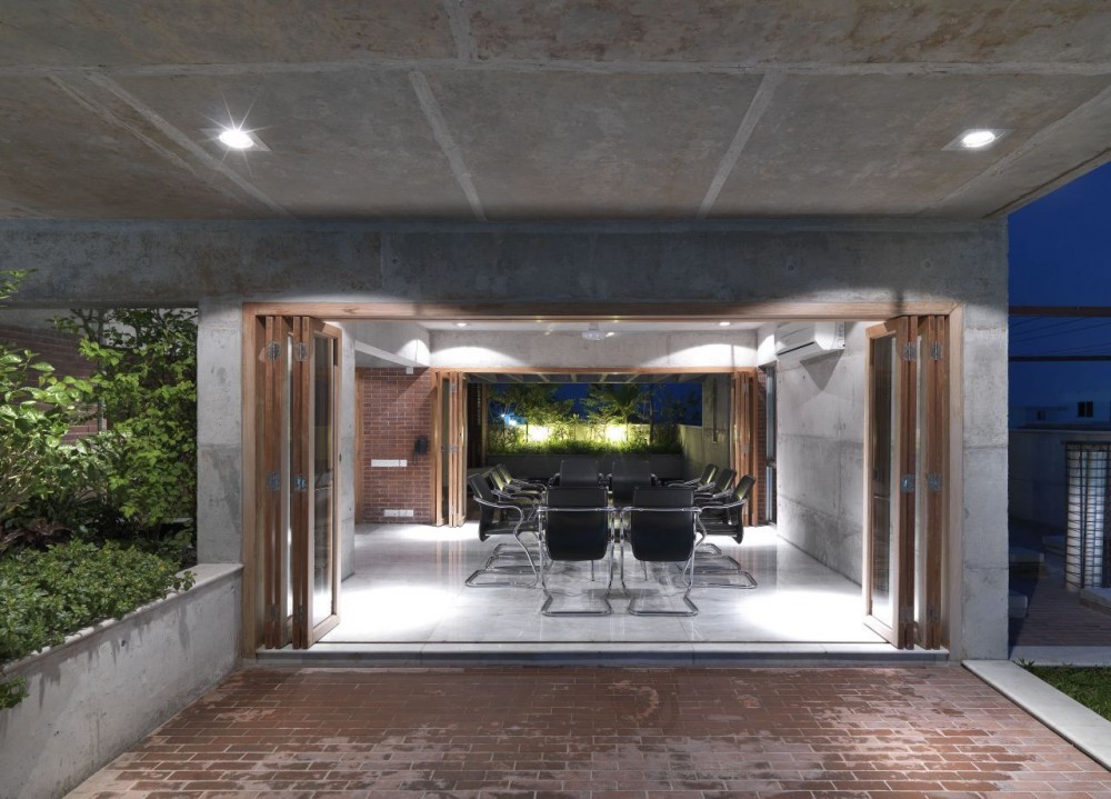 South Water Carees / Shatotto