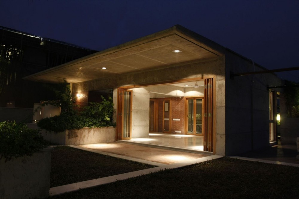 South Water Carees / Shatotto