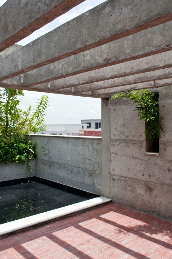 South Water Carees / Shatotto