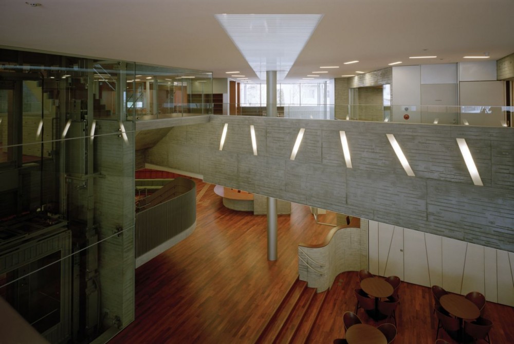 Karakida Community Center / Chiaki Arai Urban and Architecture Design