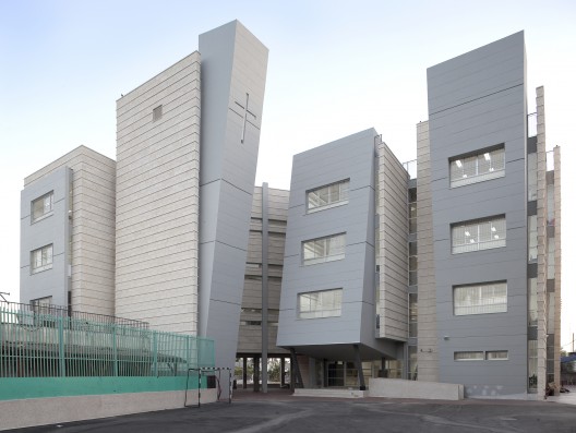 Orthodox School in Remle / Dan and Hila Israelevitz Architects