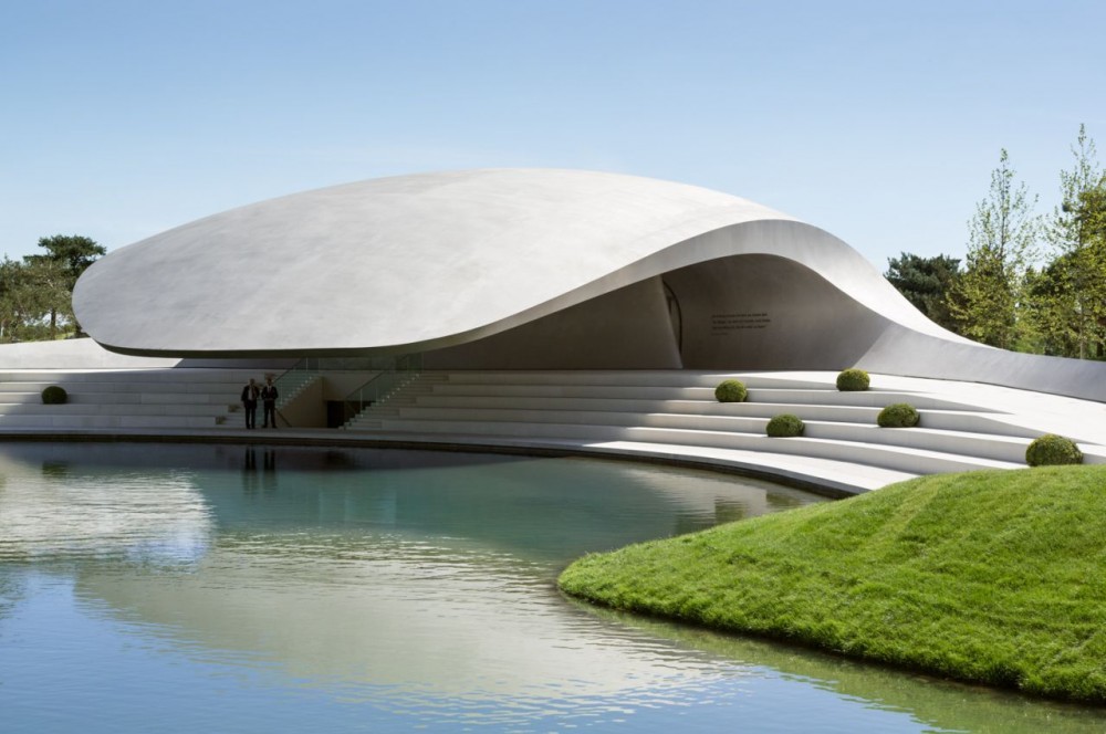 Porsche Pavilion at the Autostadt in Wolfsburg / Henn Architekten