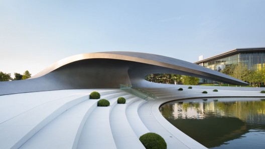 Porsche Pavilion at the Autostadt in Wolfsburg / Henn Architekten