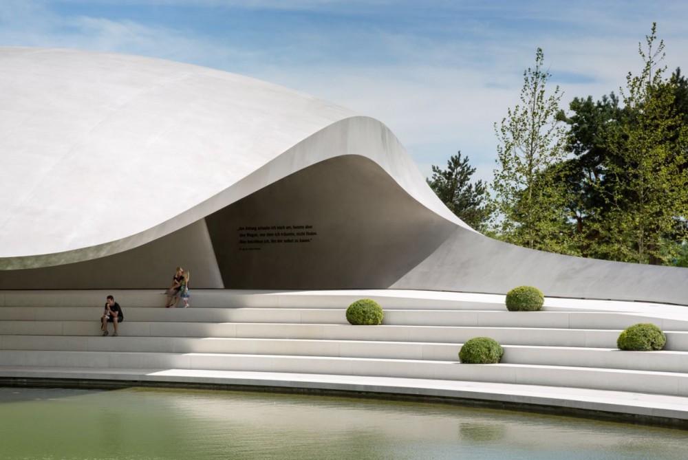 Porsche Pavilion at the Autostadt in Wolfsburg / Henn Architekten