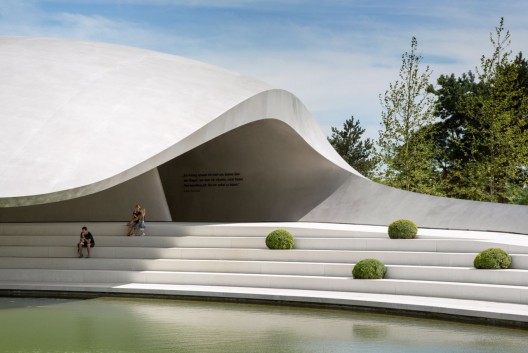 Porsche Pavilion at the Autostadt in Wolfsburg / Henn Architekten
