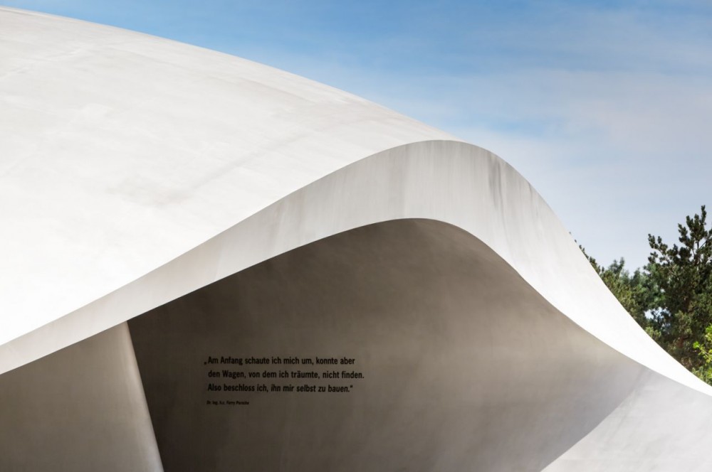 Porsche Pavilion at the Autostadt in Wolfsburg / Henn Architekten
