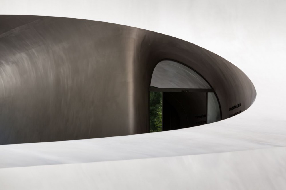 Porsche Pavilion at the Autostadt in Wolfsburg / Henn Architekten